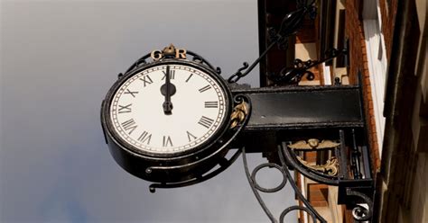 how many hours is 10-5pm
